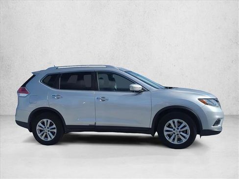Used 2015 Nissan Rogue SV w/ SV Premium Package image 4