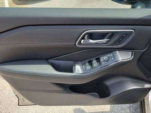 Certified 2026 Nissan Rogue Platinum AWD/4WD image 16