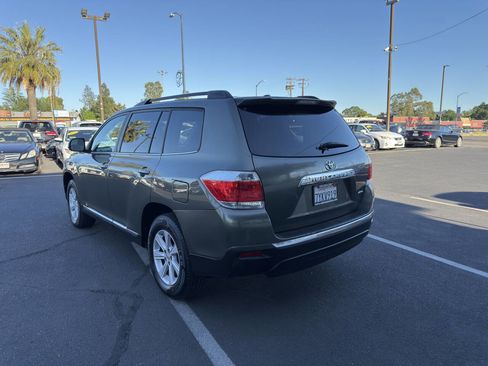 Used 2012 Toyota Highlander 4WD w/ Tech Pkg image 5