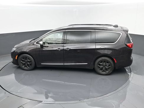 Used 2018 Chrysler Pacifica Limited FWD image 27