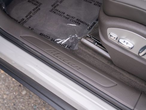 Certified 2026 Porsche Macan image 12