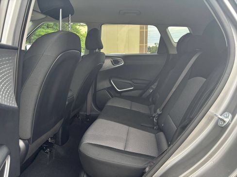 Used 2025 Kia Soul LX w/ LX Technology Package FWD image 23