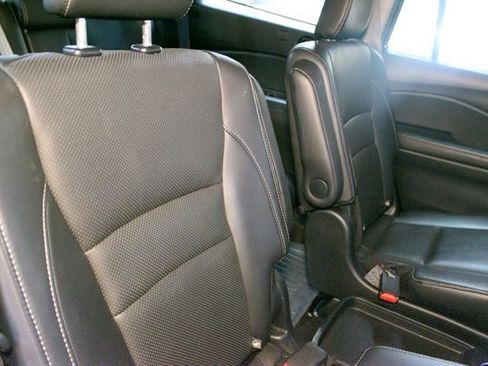 Used 2021 Honda Pilot Touring image 14