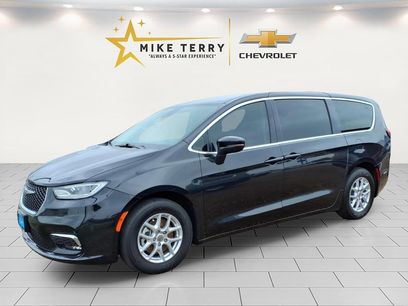 Used 2023 Chrysler Pacifica Touring-L