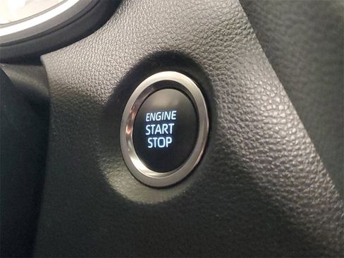 Used 2025 Toyota Corolla SE image 29