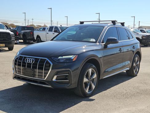 Used 2023 Audi Q5 Premium w/ Convenience Package image 7