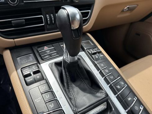Used 2021 Porsche Macan AWD/4WD image 40
