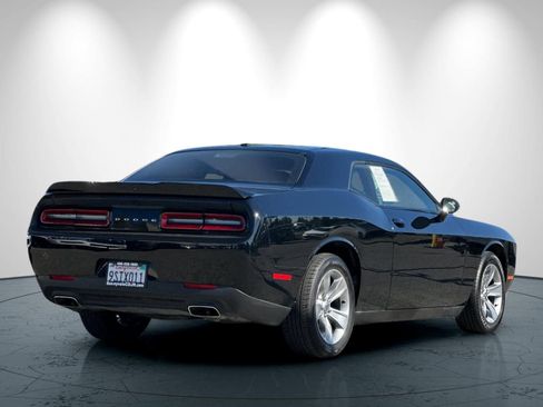 Used 2021 Dodge Challenger SXT RWD image 4