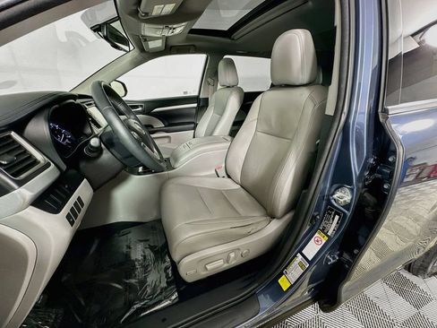 Used 2016 Toyota Highlander XLE FWD image 25