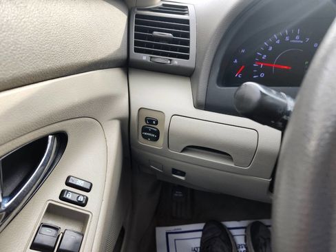 Used 2010 Toyota Camry Base 4dr Sedan 6A image 14