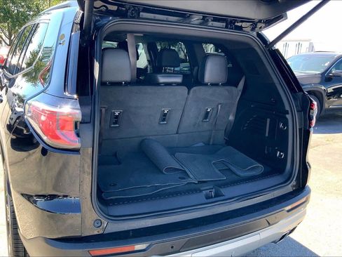 Used 2024 GMC Acadia Elevation w/ Trailering Package FWD image 4