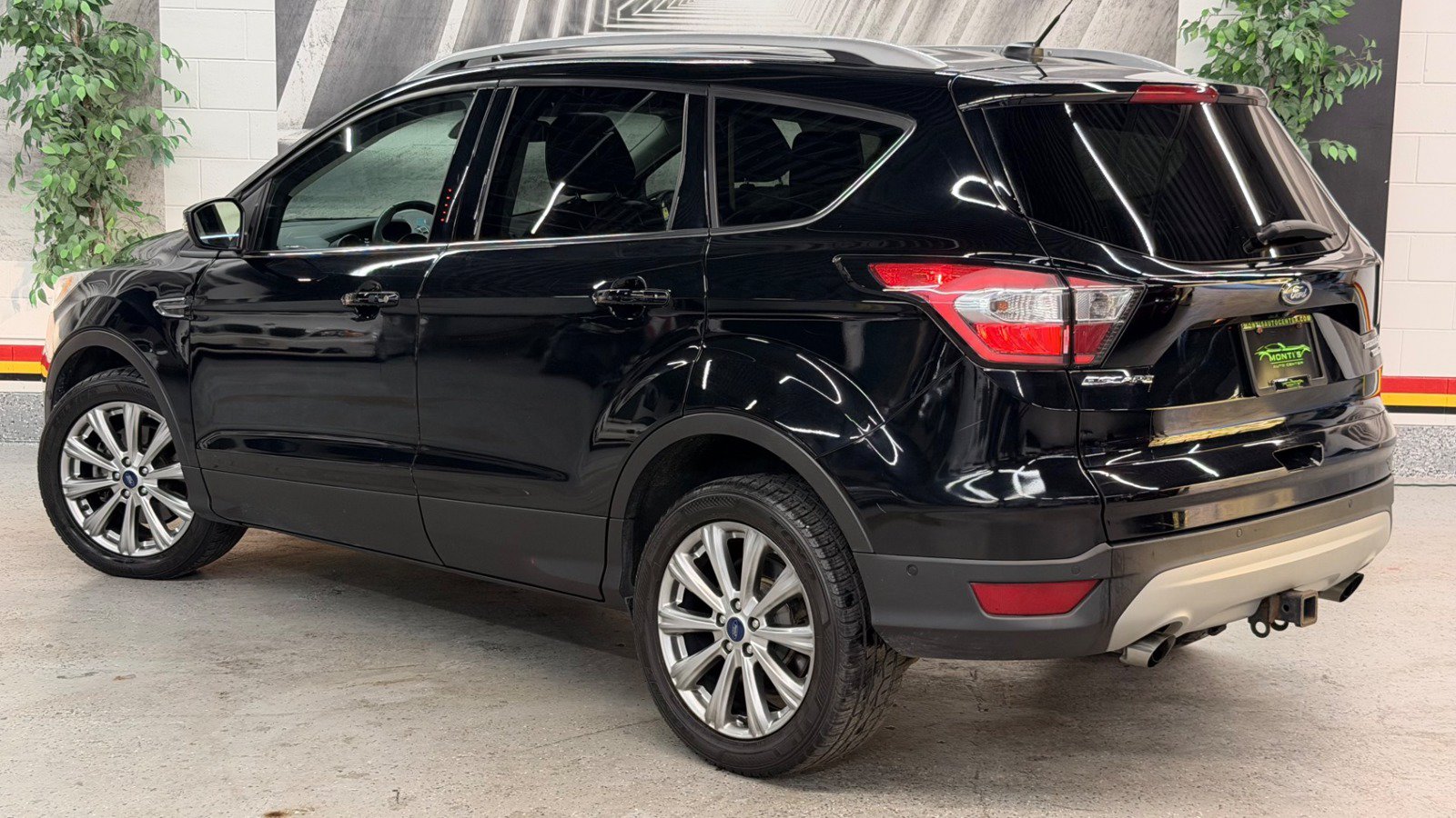 Used 2017 Ford Escape Titanium w/ Equipment Group 301A AWD/4WD image 4