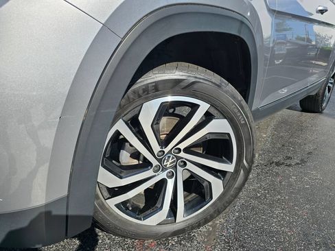 Used 2023 Volkswagen Atlas SEL AWD/4WD image 2