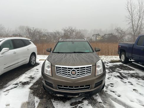 Used 2016 Cadillac SRX Luxury image 2