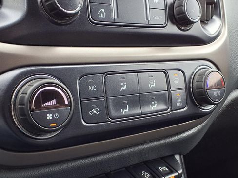 Used 2019 Chevrolet Colorado Z71 AWD/4WD image 27
