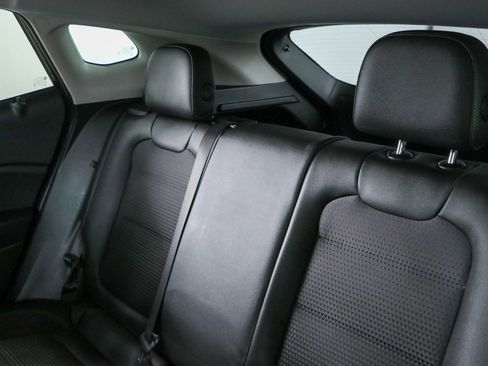 Used 2025 Chevrolet Trax LT w/ LT Convenience Package FWD image 24