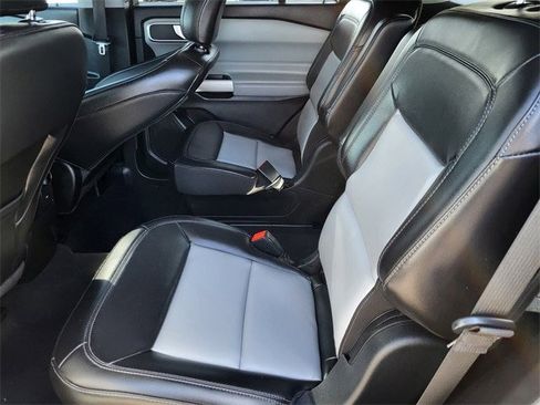 Used 2022 Ford Explorer XLT w/ Equipment Group 202A image 17