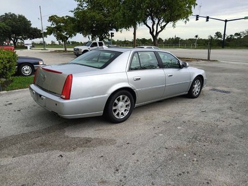 Used 2010 Cadillac DTS image 4