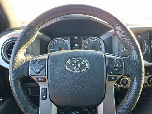 Used 2016 Toyota Tacoma Limited image 20