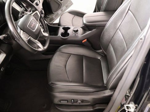 Used 2024 GMC Terrain SLT image 10