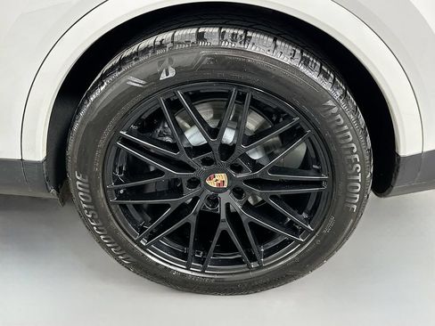 Used 2025 Porsche Cayenne Coupe AWD/4WD image 31