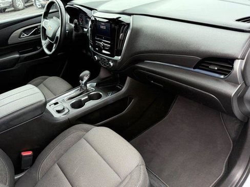 Used 2023 Chevrolet Traverse LT image 12
