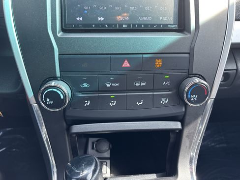 Used 2016 Toyota Camry SE FWD image 20