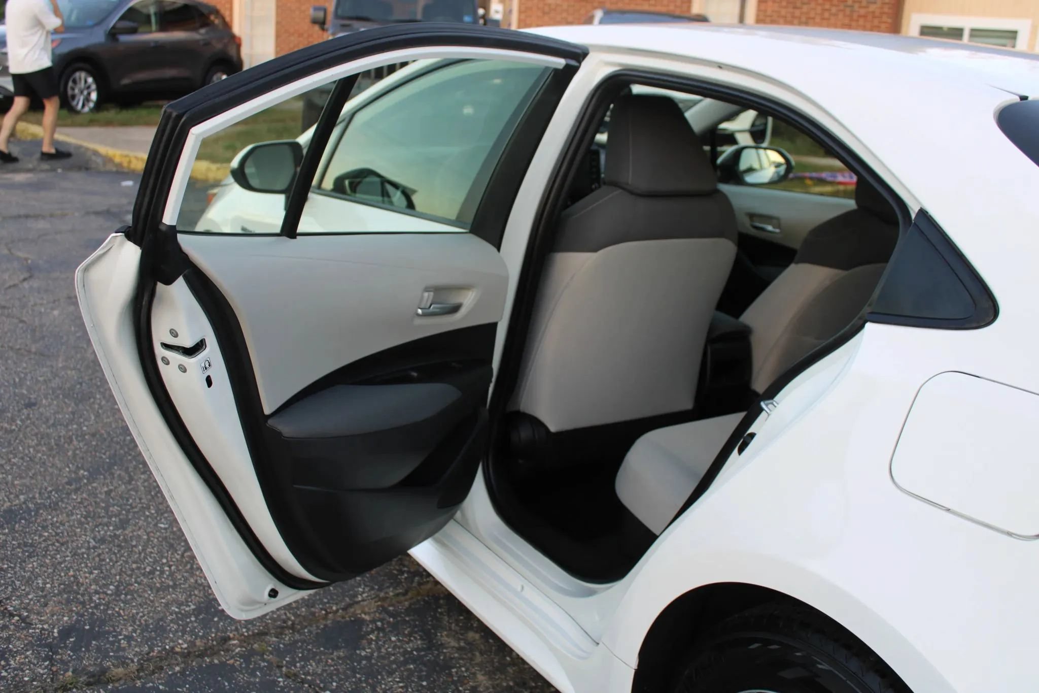 Used 2021 Toyota Corolla LE FWD image 10