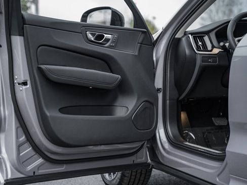 New 2026 Volvo XC60 B5 Plus w/ Protection Package Premier image 38