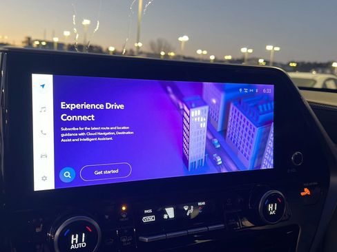 Used 2024 Toyota Highlander Limited image 27