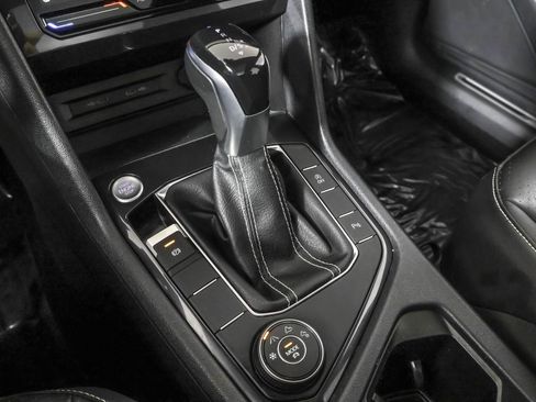 Used 2022 Volkswagen Tiguan SE R-Line image 30