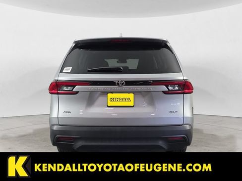 Used 2025 Toyota Grand Highlander AWD image 6