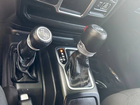 Used 2022 Jeep Wrangler Sport AWD/4WD image 21
