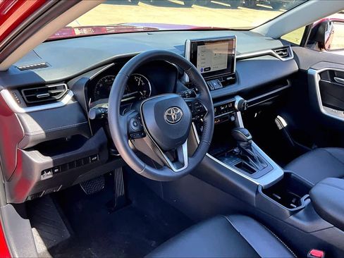 Used 2025 Toyota RAV4 XLE Premium image 18