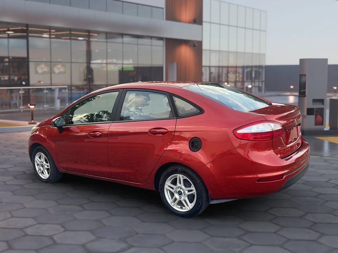 Used 2018 Ford Fiesta SE FWD image 5