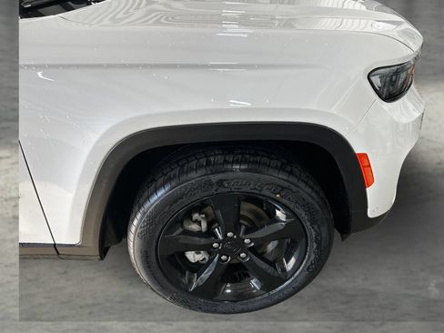 Used 2023 Jeep Grand Cherokee Limited w/ Luxury Tech Group II AWD/4WD image 22