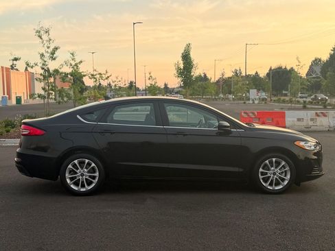 Used 2020 Ford Fusion SE FWD image 4