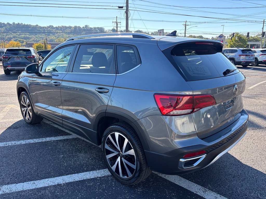Used 2023 Volkswagen Taos SE FWD image 5