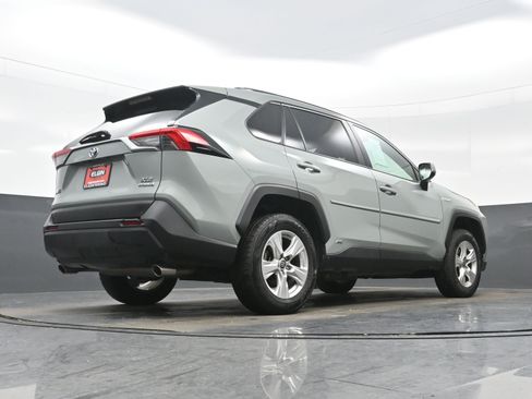 Used 2021 Toyota RAV4 XLE w/ Convenience Package image 32