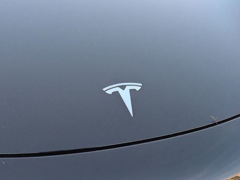 Used 2018 Tesla Model 3 image 11