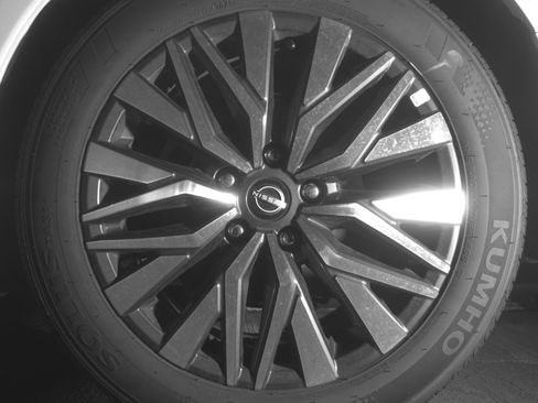 Used 2025 Nissan Altima 2.5 SV FWD image 14