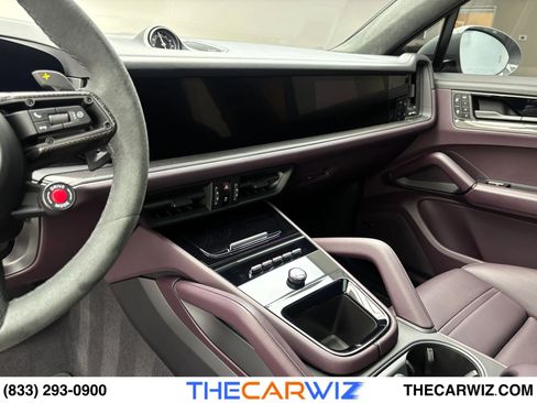 Used 2025 Porsche Cayenne GTS image 68