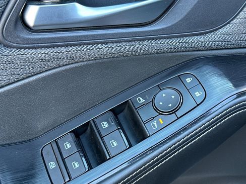 Used 2023 Nissan Rogue SV image 12