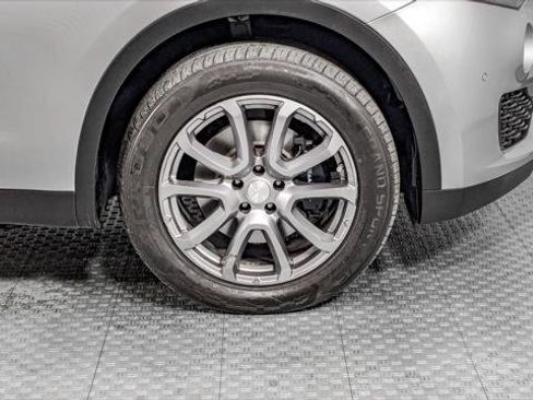 Used 2018 Maserati Levante image 32