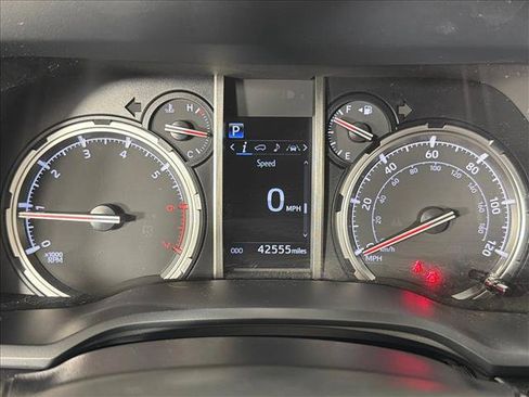 Used 2022 Toyota 4Runner TRD Off-Road AWD/4WD image 26
