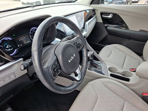 Used 2022 Kia Niro LXS image 25