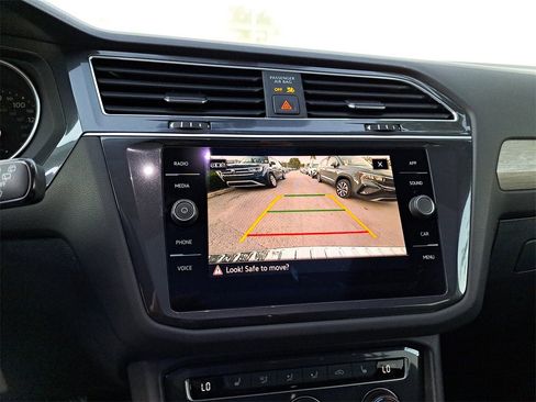 Certified 2021 Volkswagen Tiguan SE w/ Panoramic Sunroof Package image 24