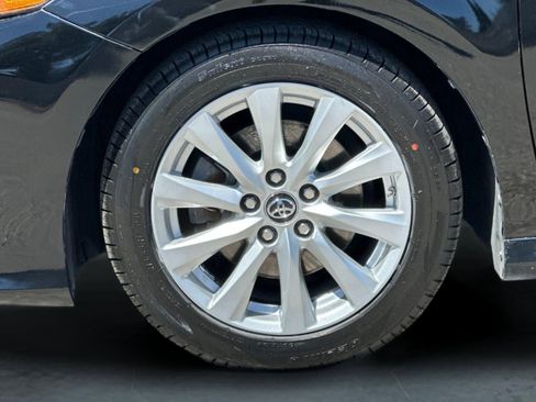 Used 2018 Toyota Camry LE FWD image 23