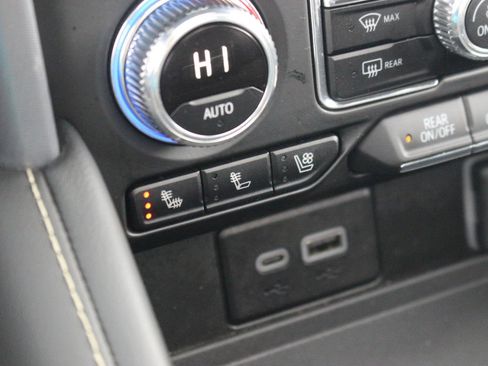 Used 2023 GMC Yukon SLT w/ SLT Premium Package image 31