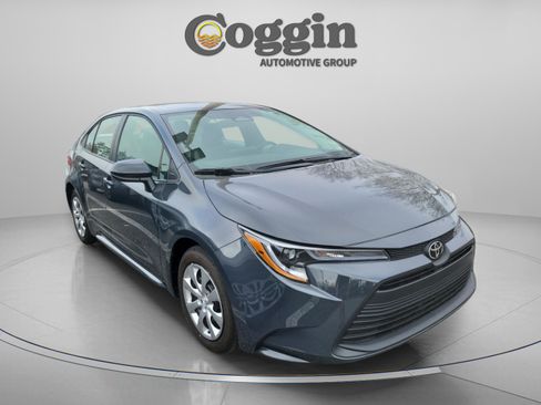 Used 2025 Toyota Corolla LE w/ Convenience Package image 6